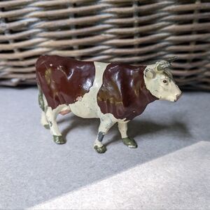 Vintage lead bull farm figure Britain made in England